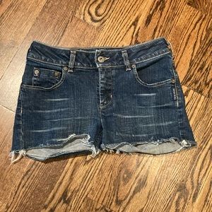 SILVER JEANS Distressed Denim Frayed Shorts